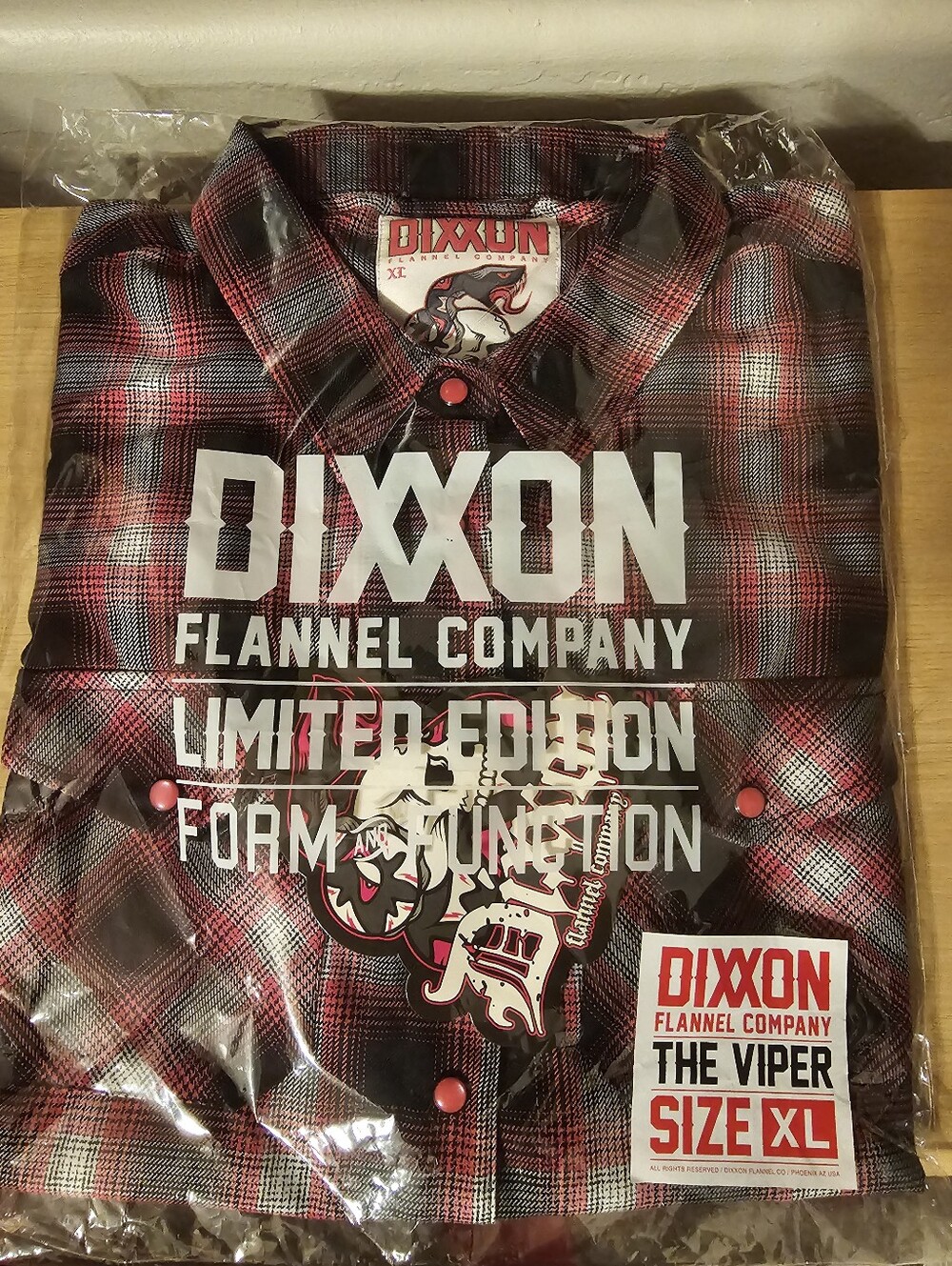 DIXXON - The Viper Woman's XL Long Sleeve Flannel